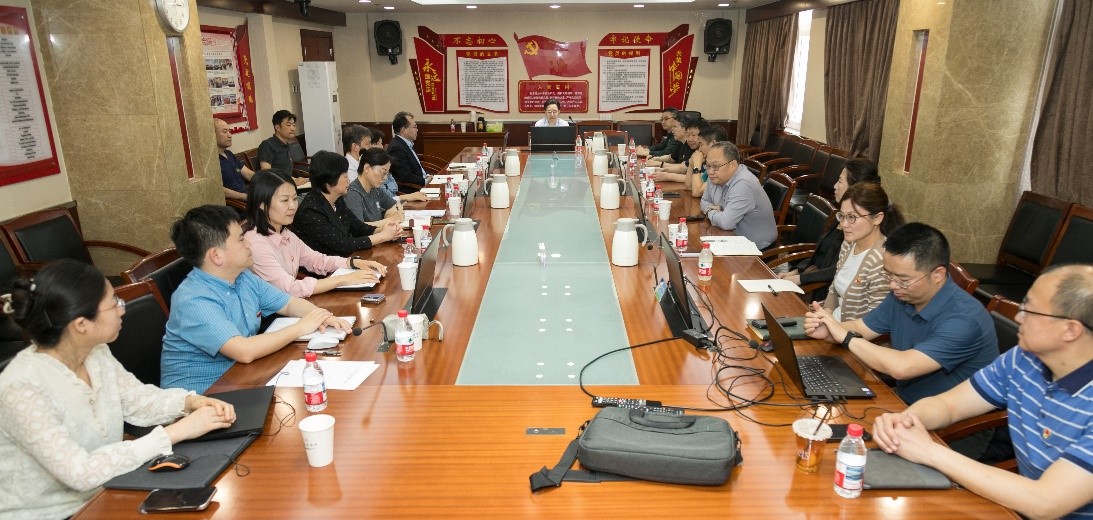 亞星會(huì)員注冊(cè)口腔醫(yī)院舉辦深入貫徹中央八項(xiàng)規(guī)定精神學(xué)習(xí)教育專(zhuān)題讀書(shū)班