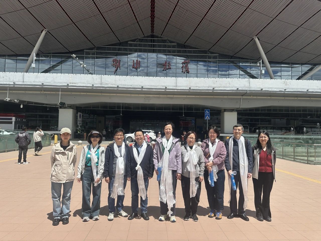 援藏丨北大口腔專(zhuān)家團(tuán)赴藏講學(xué)、手術(shù)、看望援藏專(zhuān)家